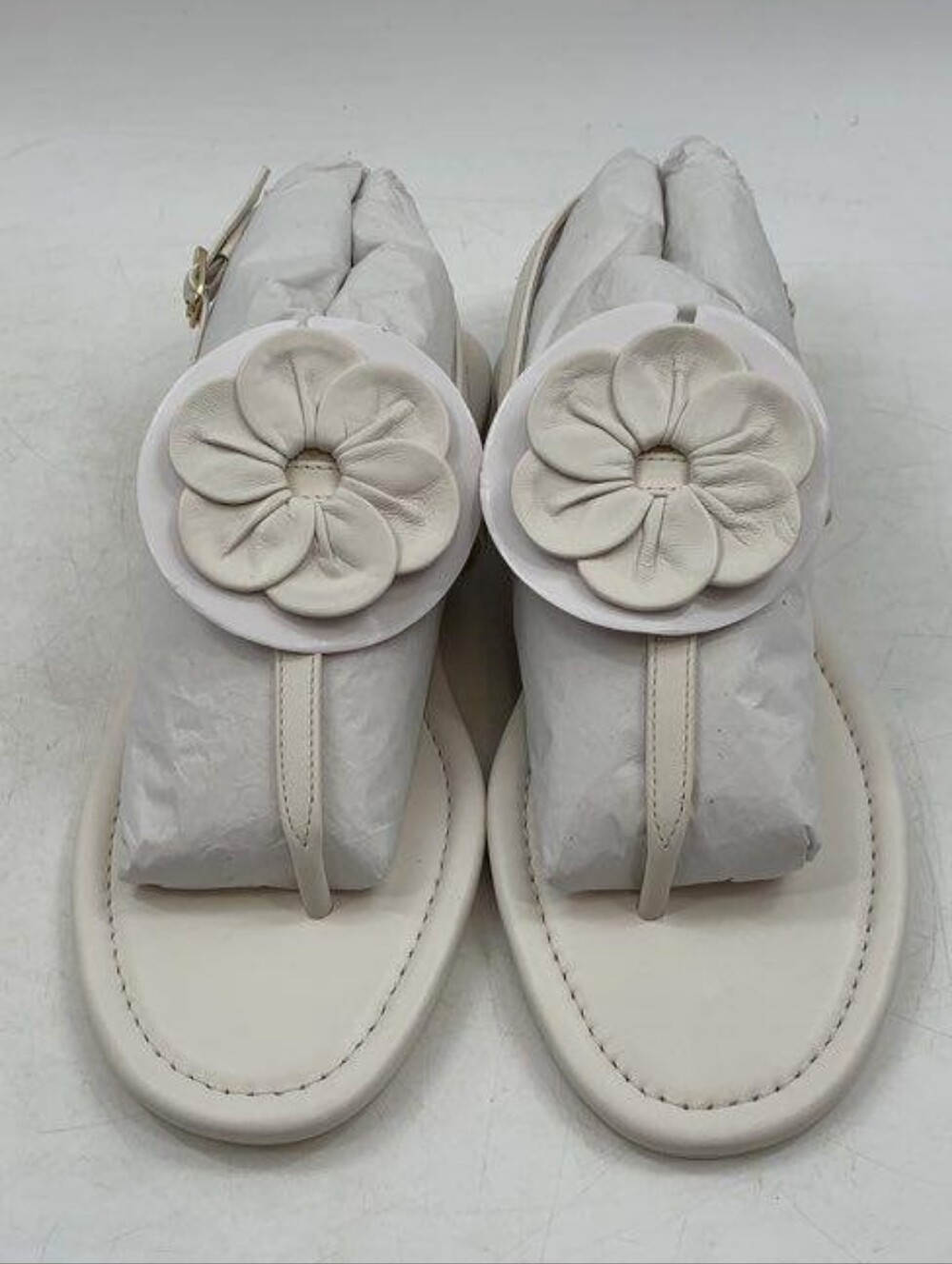 NEW Stuart Weitzman x Sandy Liang Cream Leather Flower Thong Sandals Sz 7 W/Bag